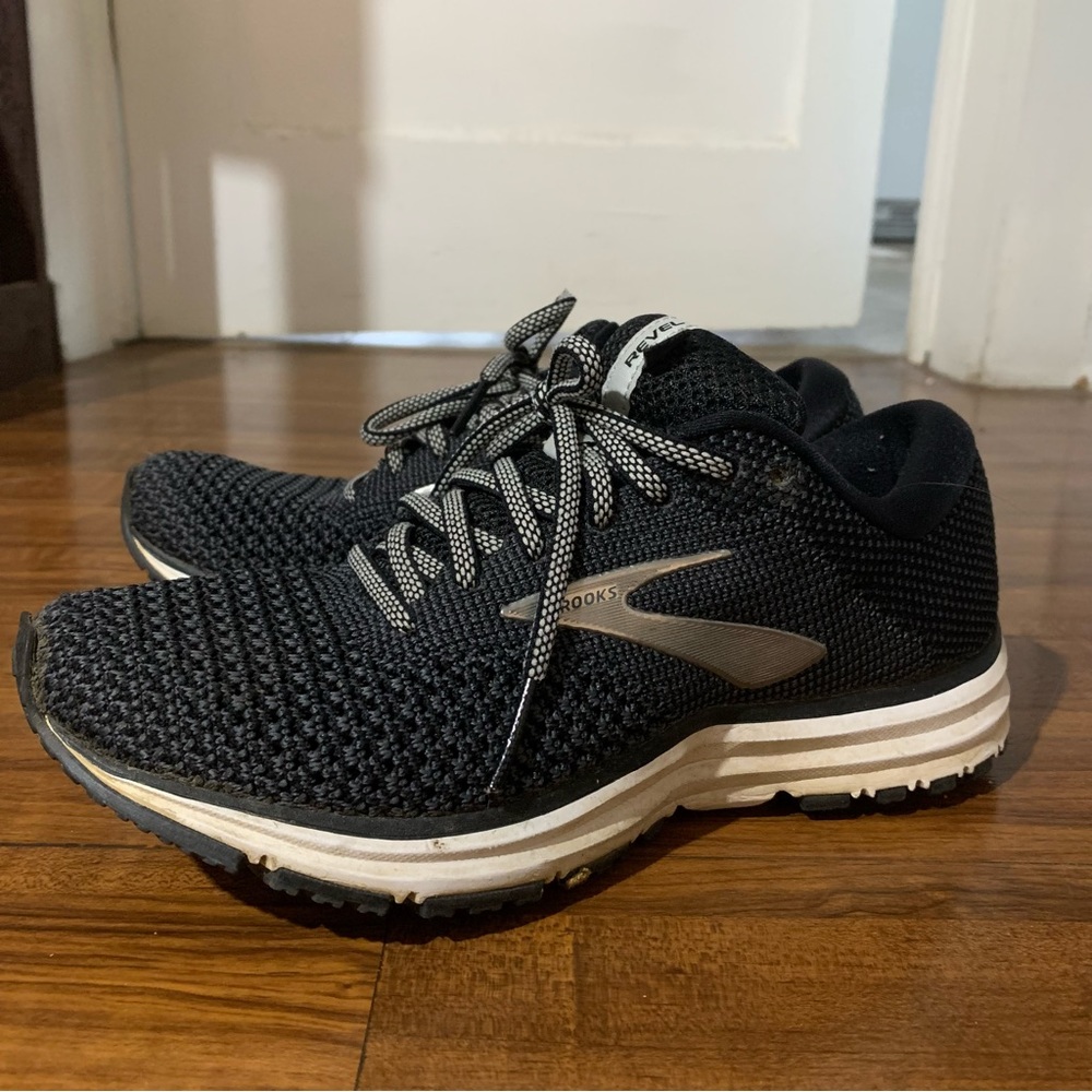 Brooks tennis shoes